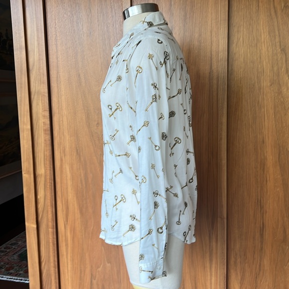 L’AGENCE Blouse. with vintage key motif design. Size large 100% viscose. - Picture 4 of 6